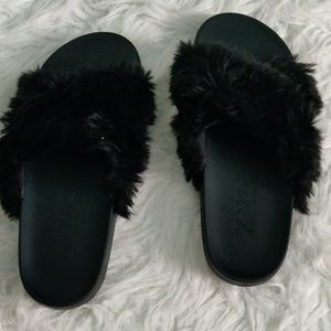 Black VS PINK fur slides